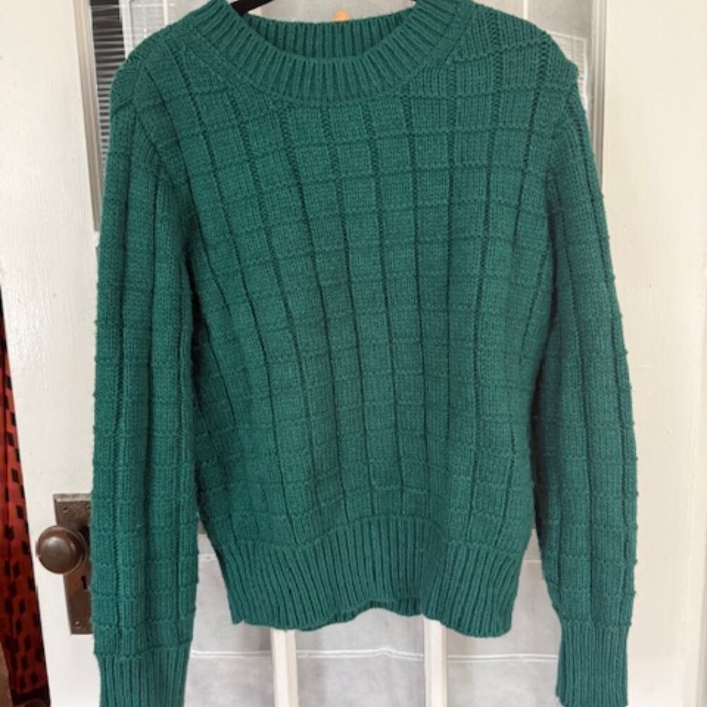 American Eagle Green Crew Neck Knit Sweater M (Closet closing permanently 5/15!)